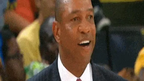 上海海港中超问鼎，山东泰山1-1战平，裁判五黄牌终场——澎湃速递